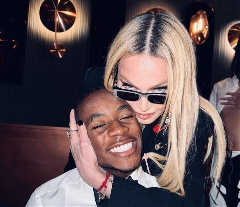 David Banda, a la izquierda, fue adoptado por Madonna, a la derecha, en 2006.