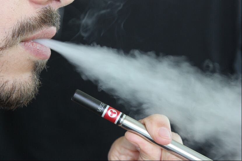 Se han identificado 34 casos de enfermedades pulmonares graves en personas que usaban un producto de vapeo que contenía cannabis. (Lindsay Fox / Pixabay)