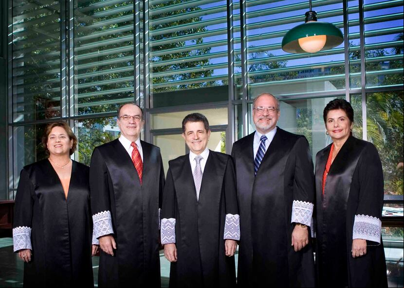 Pleno 2008. Liana Fiol Matta, Francisco Rebollo López, Federico Hernández Denton (presidente), Efraín Rivera Pérez y Anabelle Rodríguez Rodríguez. (Suministrada)