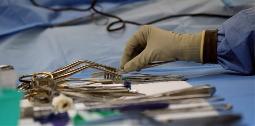 El reconocido doctor Luis Rodríguez Terry, advirtió que a pesar de que todos los procedimientos tienen su riesgo, sean de corta o larga duración, hay unas medidas básicas que todas las personas deben tomar antes de acercarse a un bisturí. (Archivo)