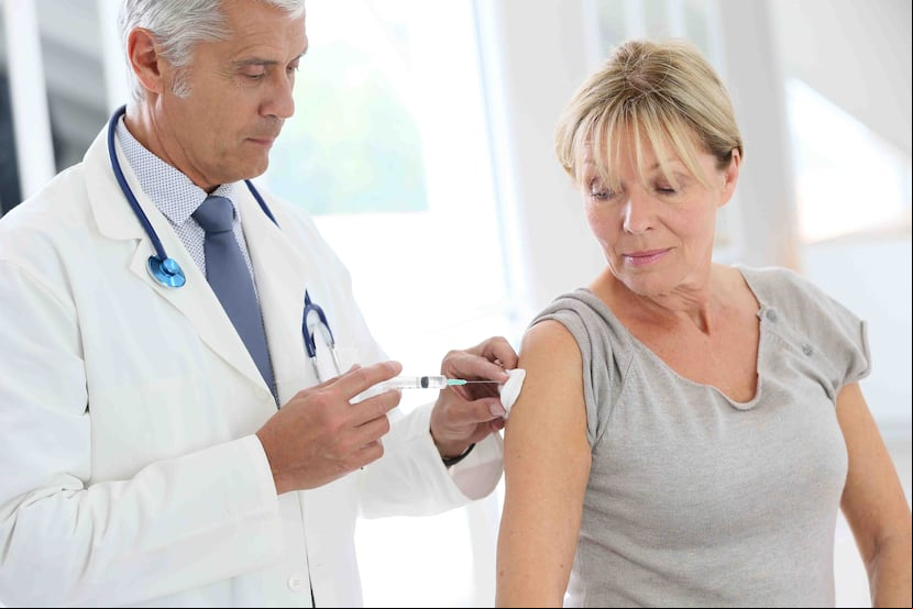 Se exhorta a los pacientes que viven con diabetes, les haya dado varicela y tienen 60 años o más, para que se vacunen contra la culebrilla (herpes zóster).