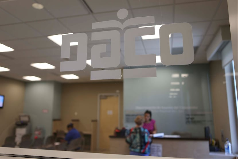 La falta de personal provoca que algunos consumidores tarden años en recibir remedio a su querella en el DACO, que comienza el nuevo año fiscal con menos presupuesto.