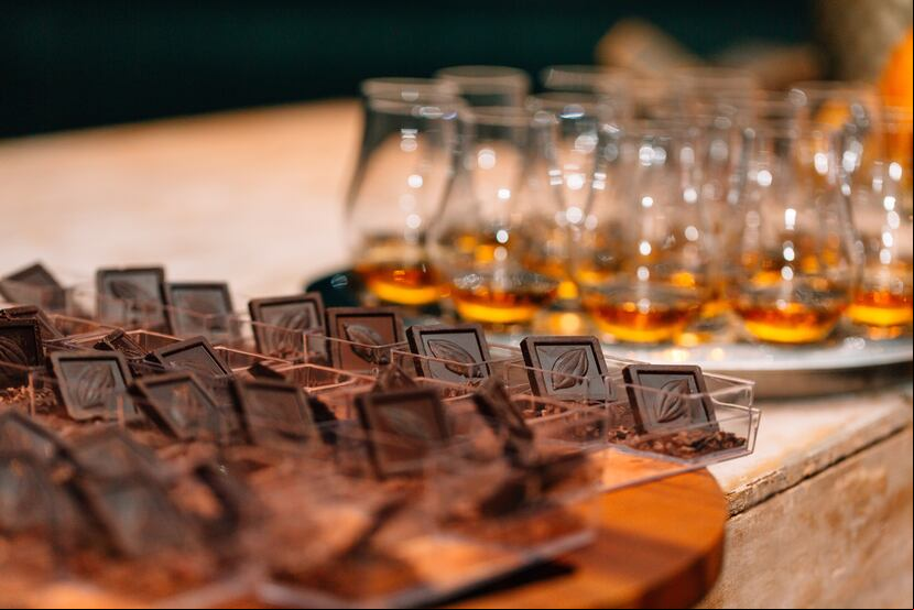 Los asistentes disfrutaron de una variedad de chocolates con whisky. (Suministrada)
